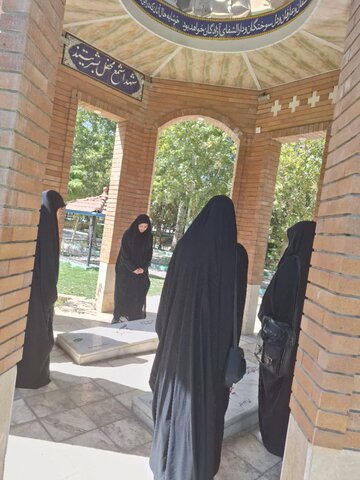 تصاویر/مراسم غبارروبی گلزار شهدا امامزاده سهل ابن علی شهرستان آستانه در هفته دفاع مقدس