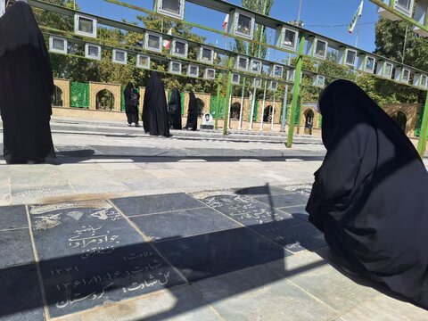 تصاویر/مراسم غبارروبی گلزار شهدا امامزاده سهل ابن علی شهرستان آستانه در هفته دفاع مقدس