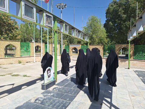 تصاویر/مراسم غبارروبی گلزار شهدا امامزاده سهل ابن علی شهرستان آستانه در هفته دفاع مقدس