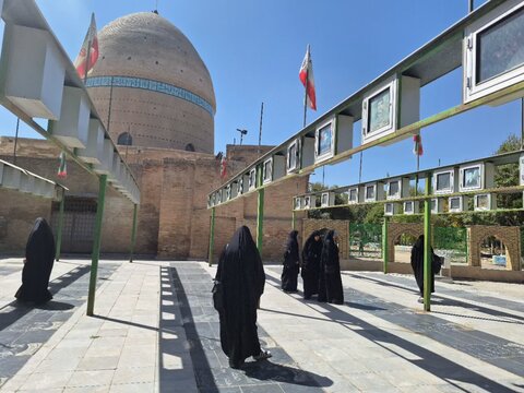 تصاویر/مراسم غبارروبی گلزار شهدا امامزاده سهل ابن علی شهرستان آستانه در هفته دفاع مقدس