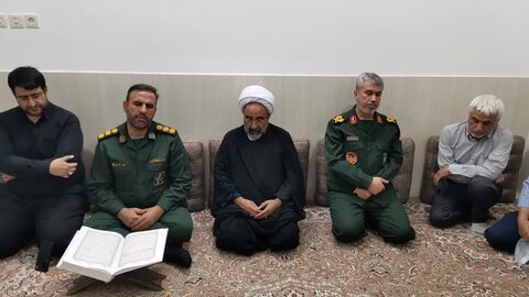 تصاویر/ حضور فرمانده و مسئول نمایندگی ولی فقیه در سپاه الغدیر در منزل جانباز شهید