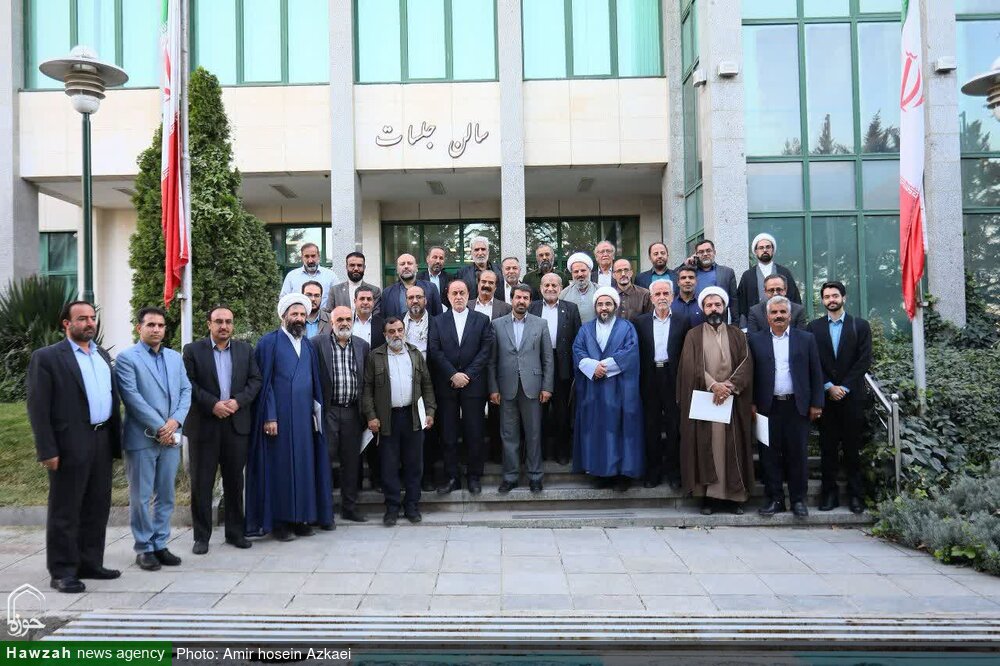 تصاویر / نشست استاندار همدان با جمعی از هیأت‌های مذهبی استان