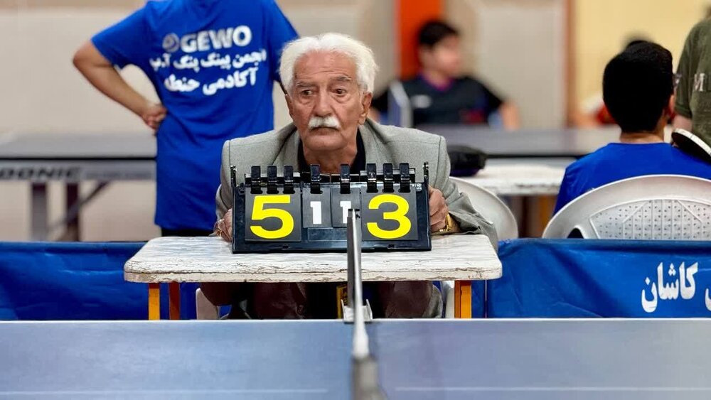 جام قهرمانی «بچه‌های مسجد» در دستان قهرمانان کاشان