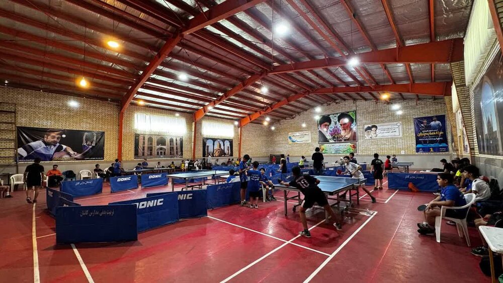 جام قهرمانی «بچه‌های مسجد» در دستان قهرمانان کاشان