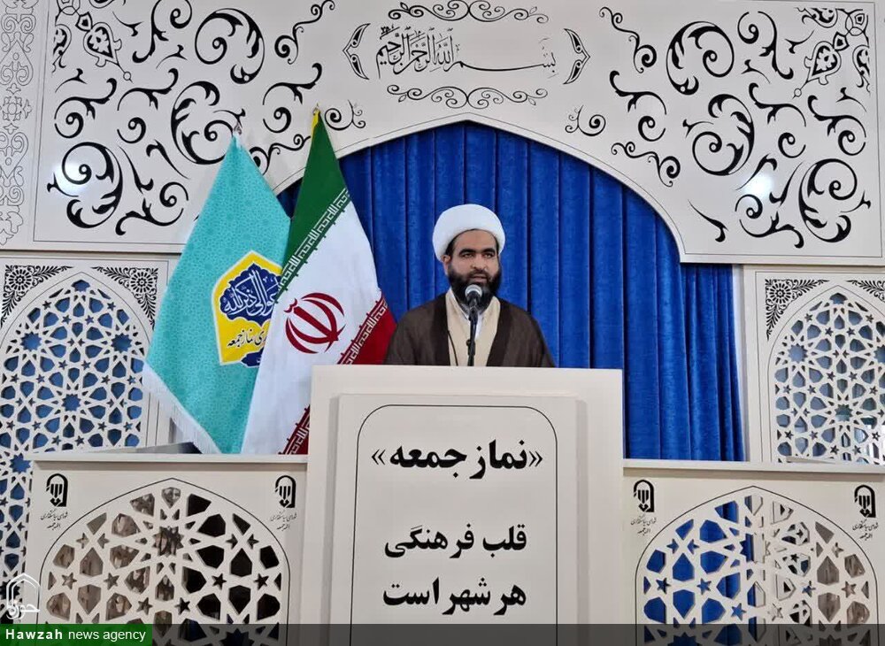 تقلیل حجاب و عفاف به مسأله‌ای شخصی بازی در زمین دشمن است