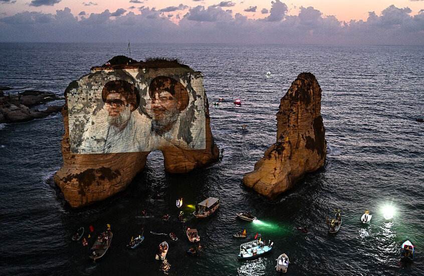 رئيس الحكومة اللبنانية يلغي مواعيده اعتراضا على إضاءة صخرة الروشة بصورة نصر الله