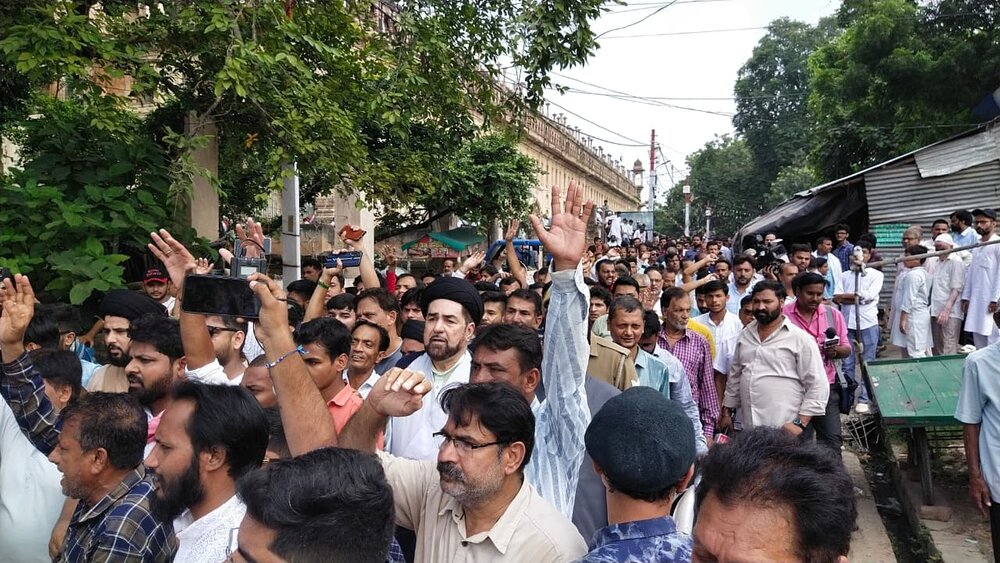 लखनऊ; मौलाना कल्बे जवाद नकवी ने हुसैनाबाद ट्रस्ट में जारी भ्रष्टाचार और अवैध कब्जे के खिलाफ आंदोलन का ऐलान किया