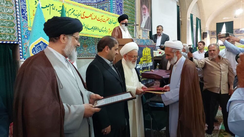 فیلم| تکریم و معارفه امام جمعه شهرستان بهاباد