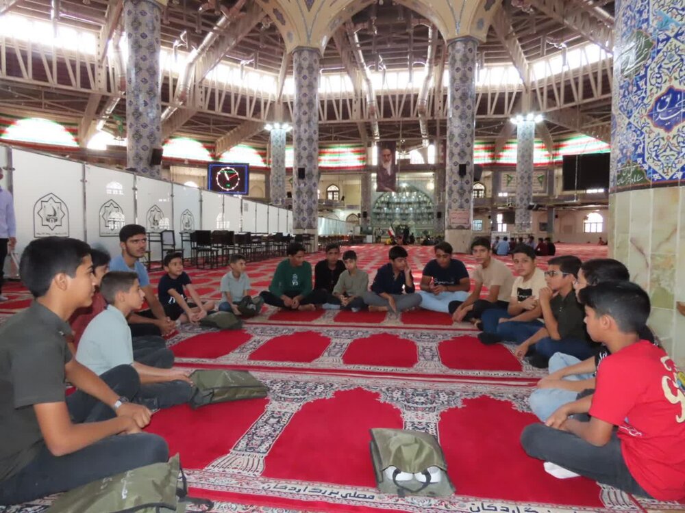تصاویر/ همایش بزرگ میقات صالحین بسیج اردکان با شعار"ما فاتحان قله ایم" برگزار شد