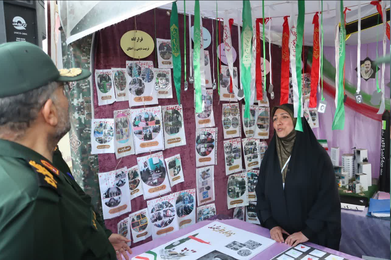 بازدید سردار سلیمانی از نمایشگاه‌های کوی خدمت، کوی غیرت و اسوه در دومین کنگره بزرگداشت سه هزار شهید استان سمنان + عکس