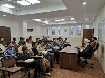 تصاویر/  نشست تربیتی و انگیزه‌ سازی ویژه طلاب پایه اول مدینة‌ العلم کاظمیه