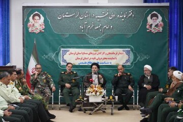 تصاویر/ دیدار فرماندهان و کارکنان نیروهای مسلح لرستان با نماینده ولی‌فقیه در استان