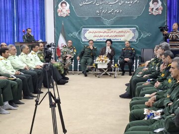 ایران اسلامی از ذخایر غنی مادی و معنوی برخوردار است