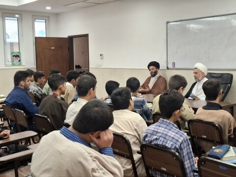 تصاویر/  نشست تربیتی و انگیزه‌ سازی ویژه طلاب پایه اول مدینة‌ العلم کاظمیه