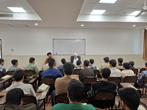 تصاویر/  نشست تربیتی و انگیزه‌ سازی ویژه طلاب پایه اول مدینة‌ العلم کاظمیه
