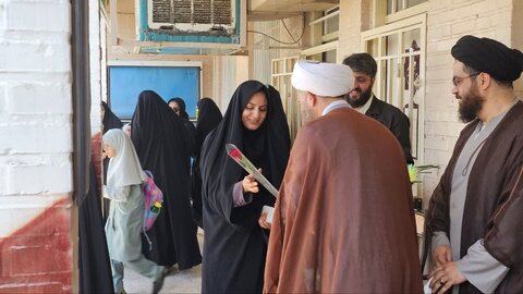 تصاویر/ حضور مدیرکل و معاون فرهنگی اداره کل تبلیغات اسلامی استان در افتتاح مدرسه دبستان دخترانه علوم و معارف صدرای یزد