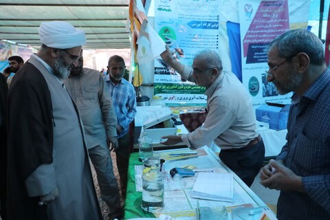 تصاویر/ در پنجمین شب کنگره ملی سه‌هزار شهید استان سمنان نماینده ولی‌فقیه در استان سمنان از نمایشگاه ادارات و دستگاه های اجرایی بازدید کرد