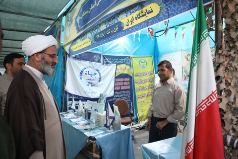 تصاویر/ در پنجمین شب کنگره ملی سه‌هزار شهید استان سمنان نماینده ولی‌فقیه در استان سمنان از نمایشگاه ادارات و دستگاه های اجرایی بازدید کرد