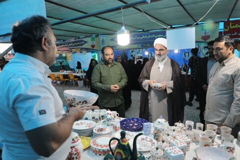 تصاویر/ در پنجمین شب کنگره ملی سه‌هزار شهید استان سمنان نماینده ولی‌فقیه در استان سمنان از نمایشگاه ادارات و دستگاه های اجرایی بازدید کرد