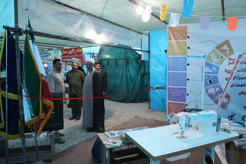 تصاویر/ در پنجمین شب کنگره ملی سه‌هزار شهید استان سمنان نماینده ولی‌فقیه در استان سمنان از نمایشگاه ادارات و دستگاه های اجرایی بازدید کرد