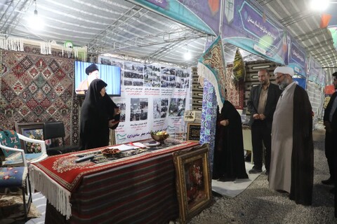 تصاویر/ در پنجمین شب کنگره ملی سه‌هزار شهید استان سمنان نماینده ولی‌فقیه در استان سمنان از نمایشگاه ادارات و دستگاه های اجرایی بازدید کرد