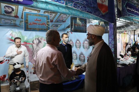 تصاویر/ در پنجمین شب کنگره ملی سه‌هزار شهید استان سمنان نماینده ولی‌فقیه در استان سمنان از نمایشگاه ادارات و دستگاه های اجرایی بازدید کرد