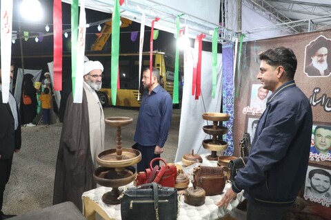 تصاویر/ در پنجمین شب کنگره ملی سه‌هزار شهید استان سمنان نماینده ولی‌فقیه در استان سمنان از نمایشگاه ادارات و دستگاه های اجرایی بازدید کرد