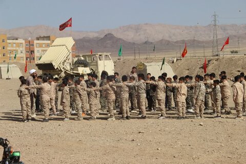 تصاویر/ ویژه برنامه به دنبال ستاره ها "فصل جنگ ۱۲ روزه" با حضور ۶۵ نفر از  دانش آموزان مدرسه میرزا کوچک خان برگزار شد