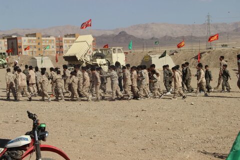 تصاویر/ ویژه برنامه به دنبال ستاره ها "فصل جنگ ۱۲ روزه" با حضور ۶۵ نفر از  دانش آموزان مدرسه میرزا کوچک خان برگزار شد