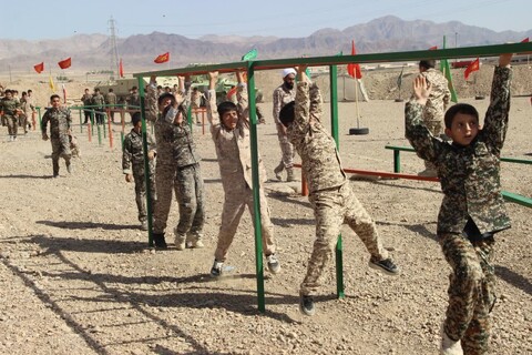 تصاویر/ ویژه برنامه به دنبال ستاره ها "فصل جنگ ۱۲ روزه" با حضور ۶۵ نفر از  دانش آموزان مدرسه میرزا کوچک خان برگزار شد
