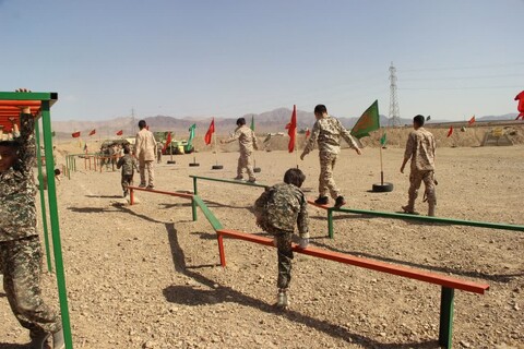 تصاویر/ ویژه برنامه به دنبال ستاره ها "فصل جنگ ۱۲ روزه" با حضور ۶۵ نفر از  دانش آموزان مدرسه میرزا کوچک خان برگزار شد