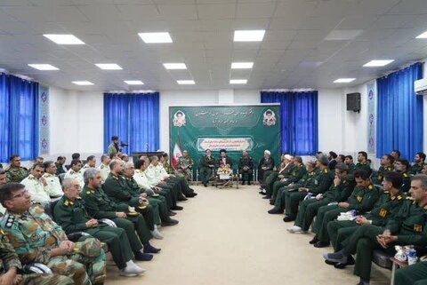 تصاویر دیدار فرماندهان و کارکنان نیروهای مسلح  لرستان با نماینده ولی‌فقیه در استان