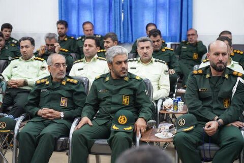 تصاویر دیدار فرماندهان و کارکنان نیروهای مسلح  لرستان با نماینده ولی‌فقیه در استان