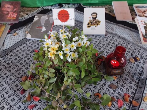 تصاویر/حضور طلاب مدرسه علمیه مهدیه در اولین یادواره ی شهدای روحانی شهرستان خنداب