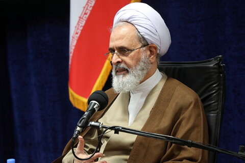 تصاویر/ دیدار مدیر و معاونان حوزه علمیه استان گیلان با آیت الله اعرافی