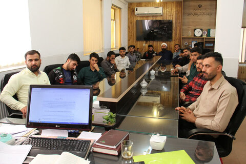 تصاویر/ دیدار تیم فوتسال جهادگران حوزوی حوزه علمیه چهارمحال و بختیاری با مدیر حوزه علمیه استان