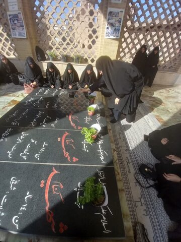 تصاویر/ تجدید میثاق بانوان طلبه استان کرمان با شهدا در آغاز سال تحصیلی