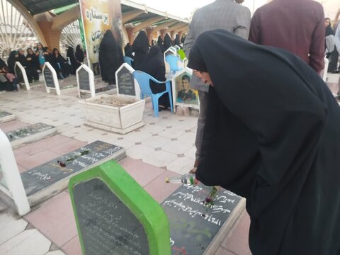 تصاویر/ تجدید میثاق بانوان طلبه استان کرمان با شهدا در آغاز سال تحصیلی