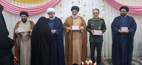 تصاویر/ آیین گرامیداشت هفته دفاع مقدس در مدرسه علمیه خواهران خورموج