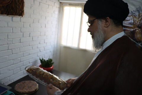 تصاویر/ حمایت امام جمعه بافق از شعار سال در بازدید از کارگاه های خانگی بانوان