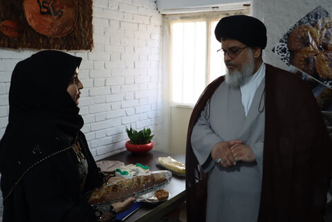 تصاویر/ حمایت امام جمعه بافق از شعار سال در بازدید از کارگاه های خانگی بانوان