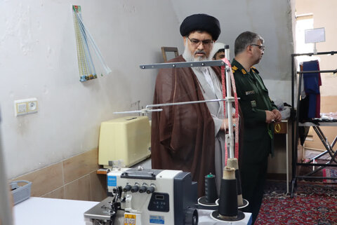 تصاویر/ حمایت امام جمعه بافق از شعار سال در بازدید از کارگاه های خانگی بانوان