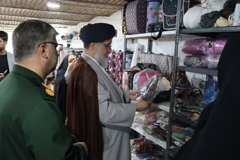 تصاویر/ حمایت امام جمعه بافق از شعار سال در بازدید از کارگاه های خانگی بانوان