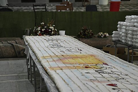 تصاویر/ تهیه وآماده سازی کیک یک کیلومتری به مناسبت ولادت حضرت عبدالعظیم(ع)