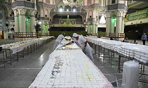 تصاویر/ تهیه وآماده سازی کیک یک کیلومتری به مناسبت ولادت حضرت عبدالعظیم(ع)
