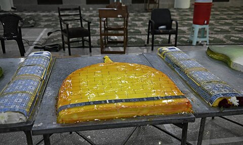 تصاویر/ تهیه وآماده سازی کیک یک کیلومتری به مناسبت ولادت حضرت عبدالعظیم(ع)