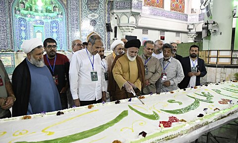 تصاویر/ تهیه وآماده سازی کیک یک کیلومتری به مناسبت ولادت حضرت عبدالعظیم(ع)