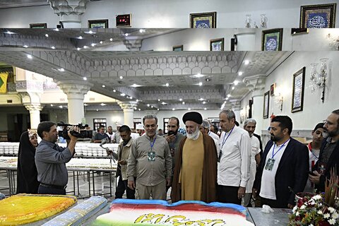 تصاویر/ تهیه وآماده سازی کیک یک کیلومتری به مناسبت ولادت حضرت عبدالعظیم(ع)