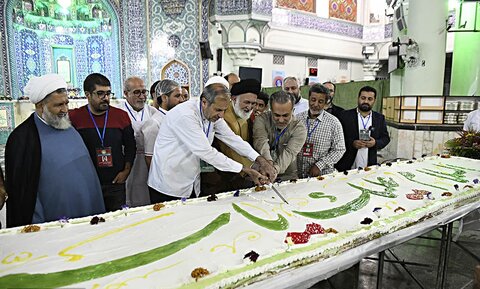 تصاویر/ تهیه وآماده سازی کیک یک کیلومتری به مناسبت ولادت حضرت عبدالعظیم(ع)