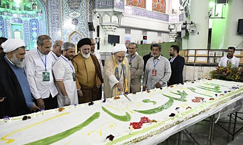 تصاویر/ تهیه وآماده سازی کیک یک کیلومتری به مناسبت ولادت حضرت عبدالعظیم(ع)